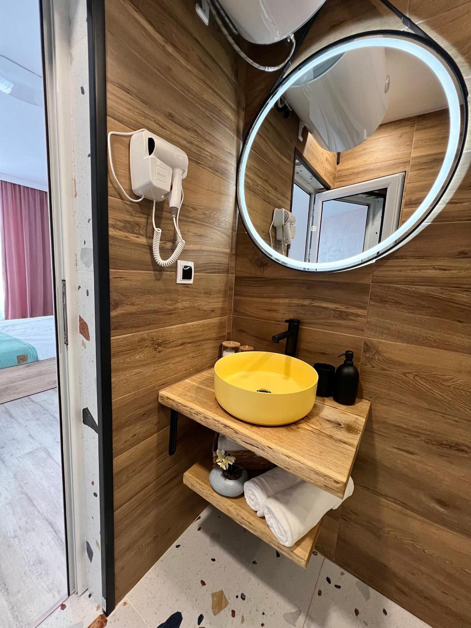 Stracciatella Homes Apartment
